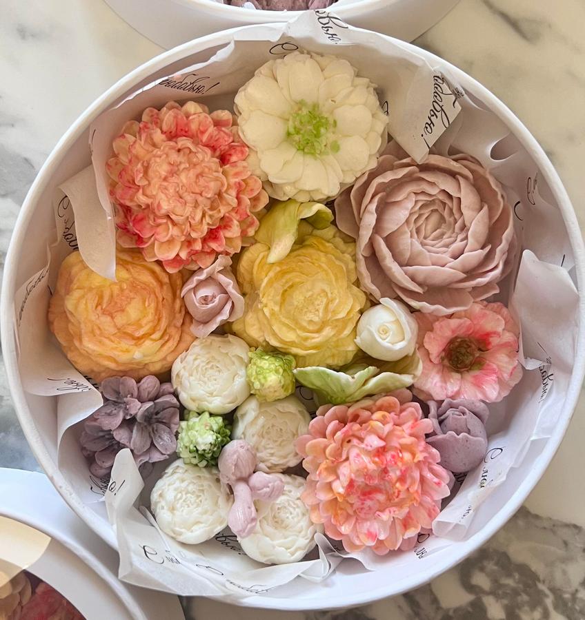 Букеты цветов из зефира в упаковке с логотипом Букеты цветов из зефира в упаковке с логотипом