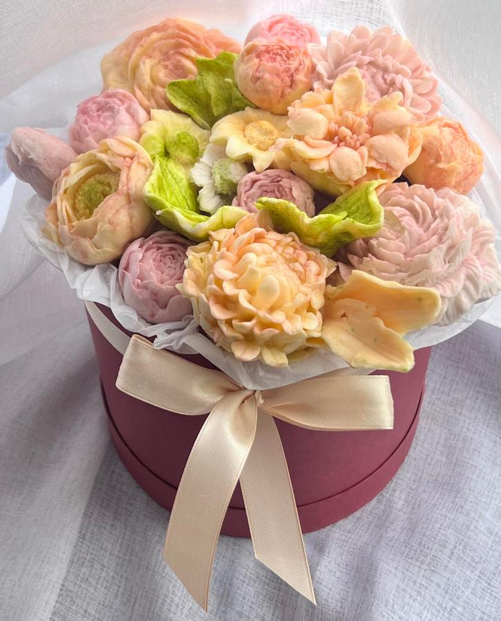 Букеты цветов из зефира в упаковке с логотипом Букеты цветов из зефира в упаковке с логотипом