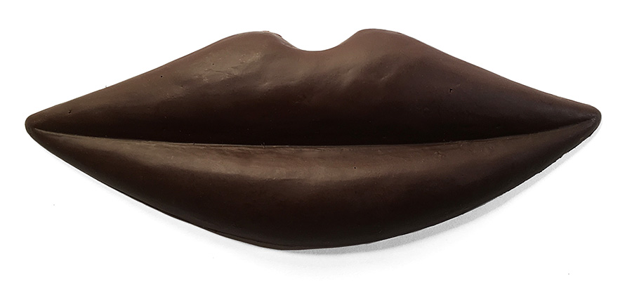 Фигурки губ из шоколада