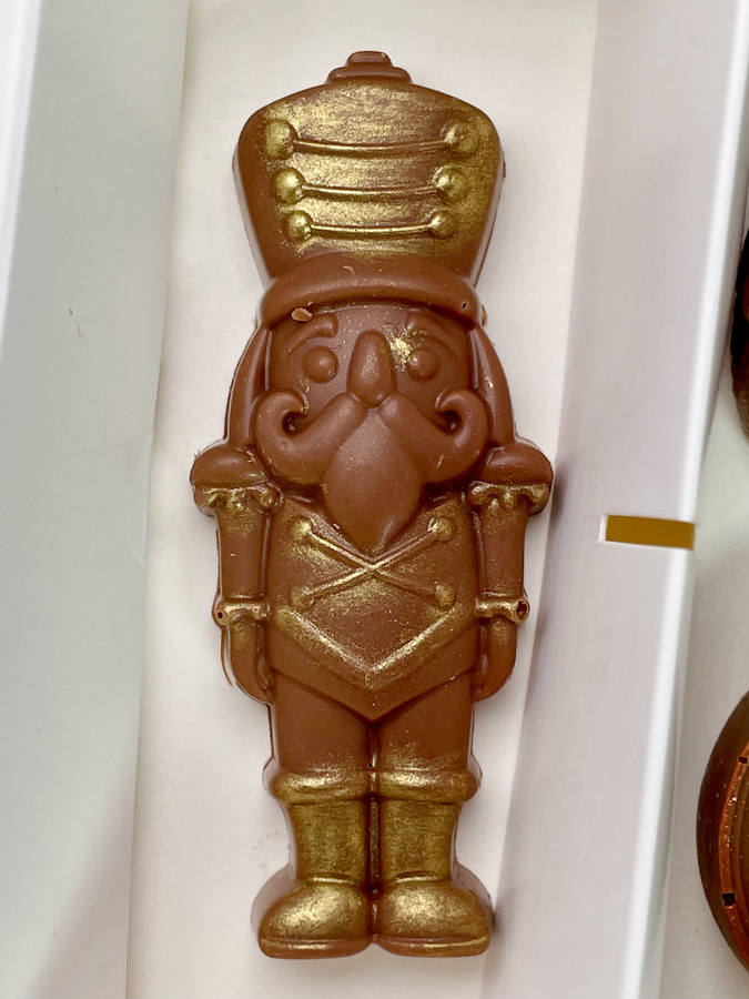 Фигурные конфеты ручной работы — ёлочные игрушки из шоколада Фигурные конфеты ручной работы — ёлочные игрушки из шоколада