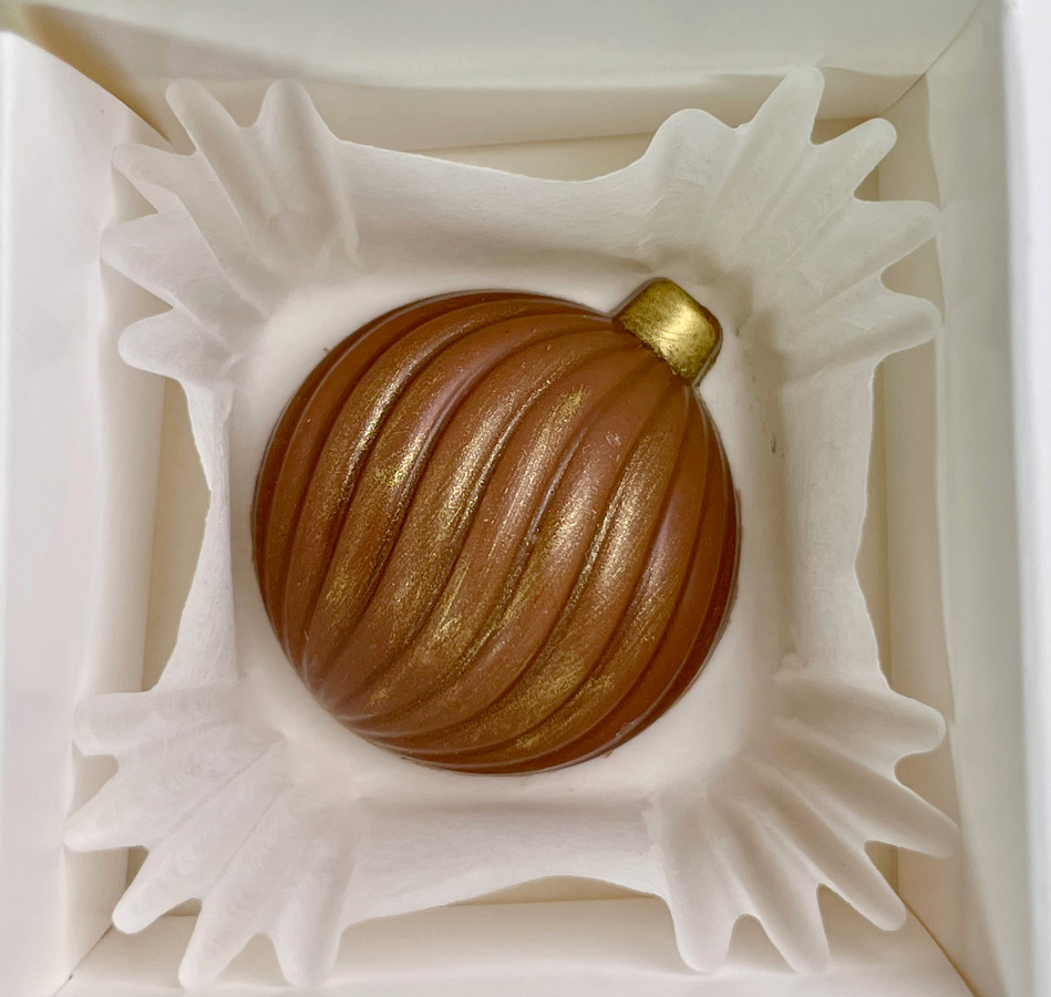 Фигурные конфеты ручной работы — ёлочные игрушки из шоколада Фигурные конфеты ручной работы — ёлочные игрушки из шоколада